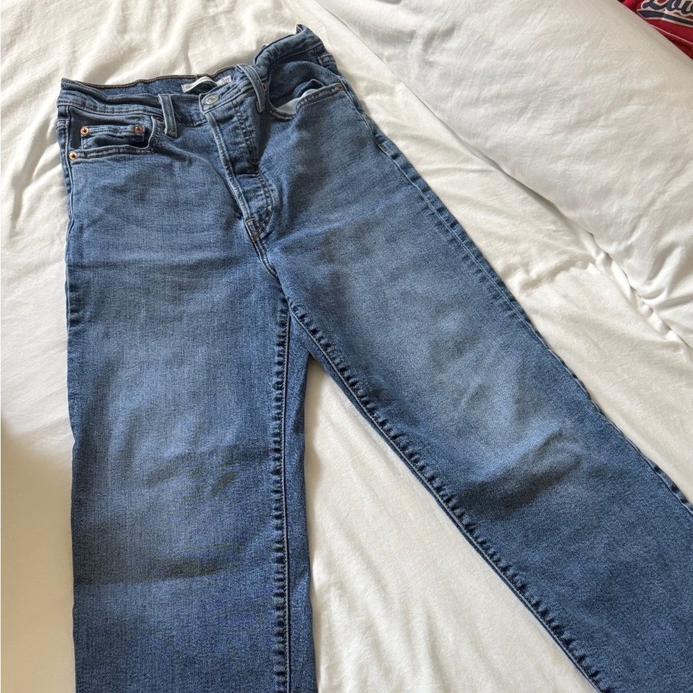 Levi's High Rise medium wash jeans